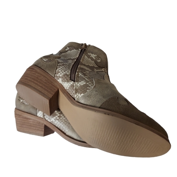 Very G Shelby women's ankle boots cream snake print 6.5 - Picture 10 of 16